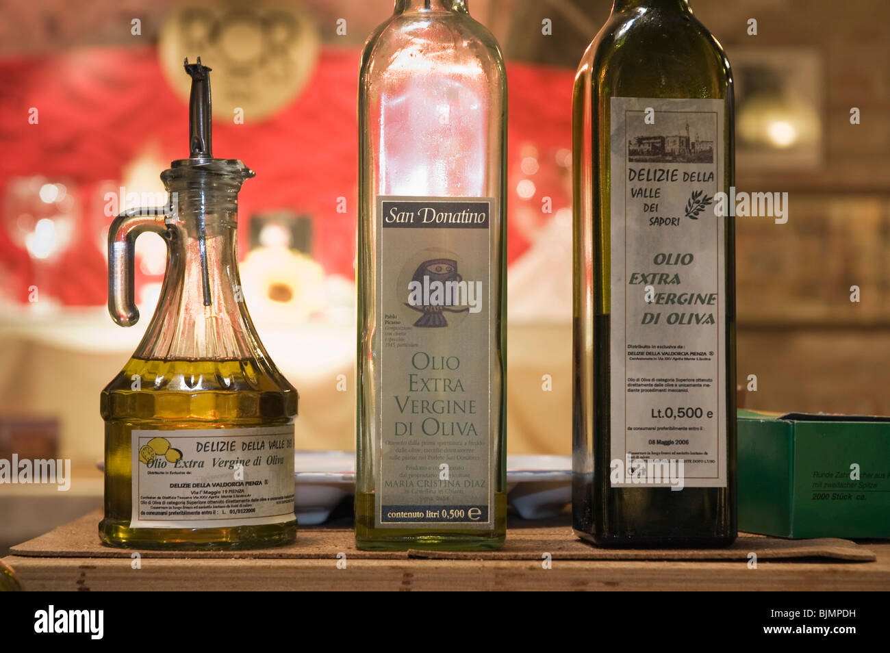 Olio d'oliva, Enoteca Italiana enoteca, Siena, Toscana, Italia, Europa Foto Stock
