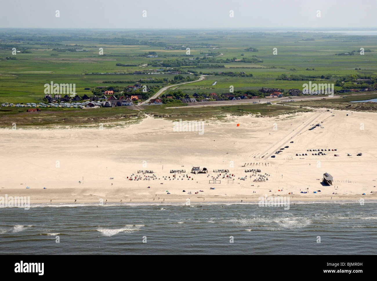 Vista aerea, spiaggia, edifici sulla spiaggia del Mare del Nord spa e Summer Resort Sankt Peter-Ording, Nord Friesland, Schleswig-Holst Foto Stock