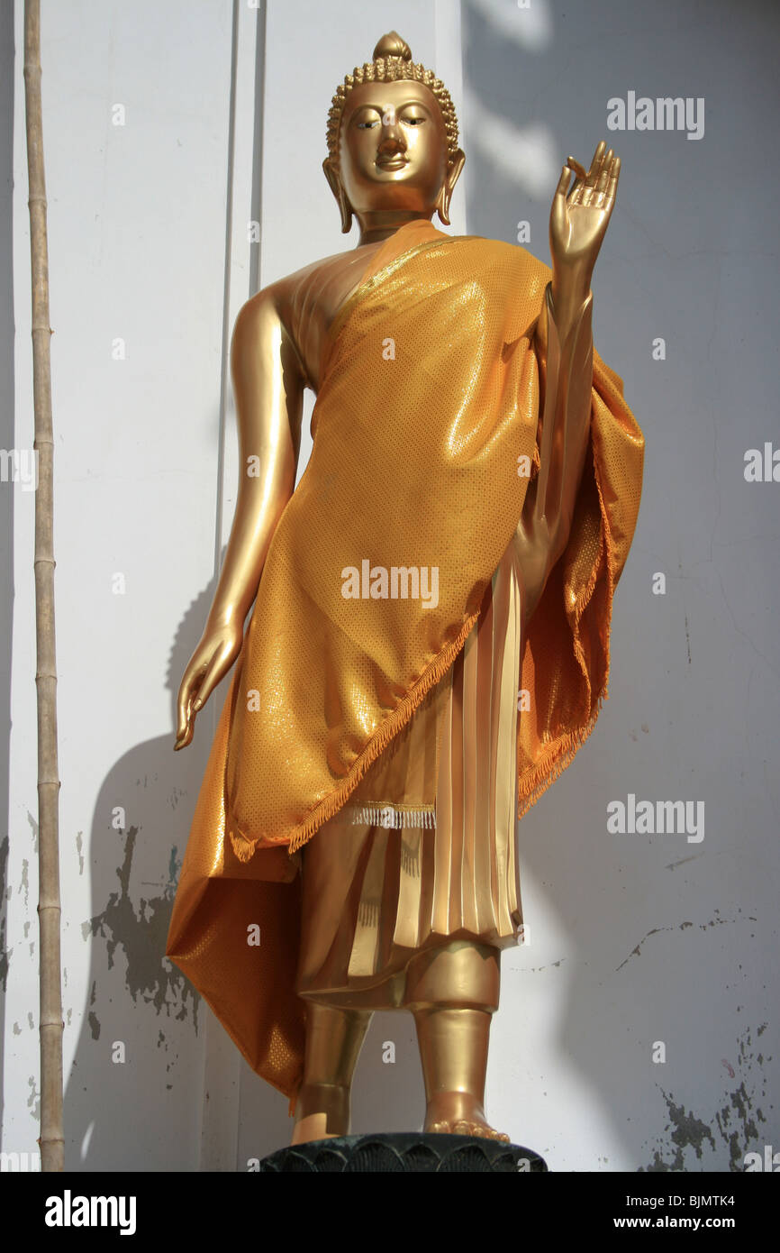 Statua del Buddha in un tempio a Bangkok, in Thailandia. Foto Stock