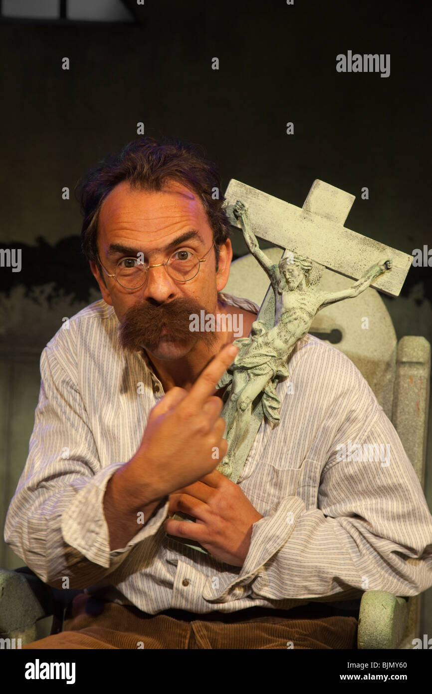 Jud Charlton giocando filosofo tedesco Friedrich Nietzsche nella fase giocare "crepuscolo degli dei' scritto da Julian Doyle. Foto Stock