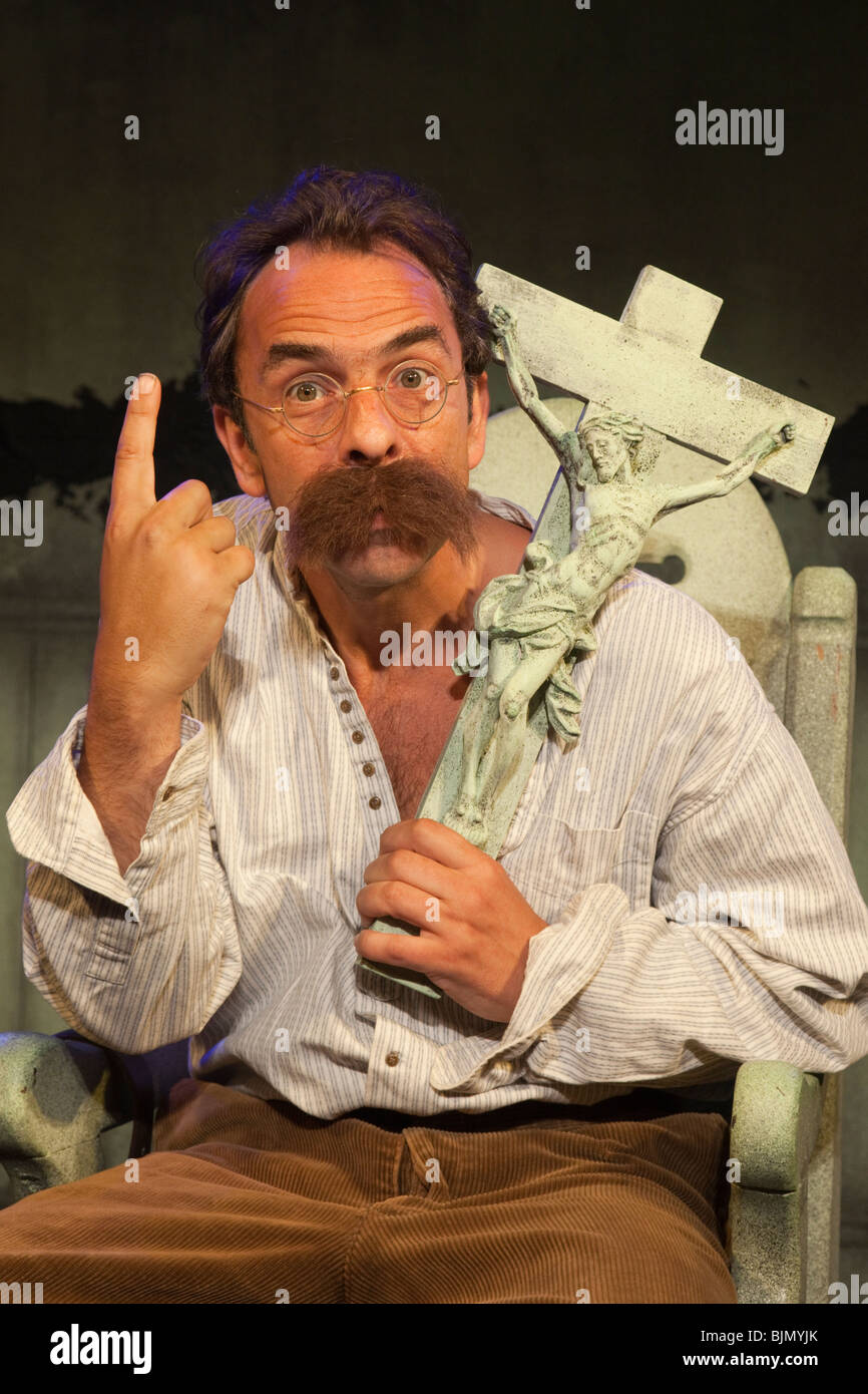 Jud Charlton giocando filosofo tedesco Friedrich Nietzsche nella fase giocare "crepuscolo degli dei' scritto da Julian Doyle. Foto Stock