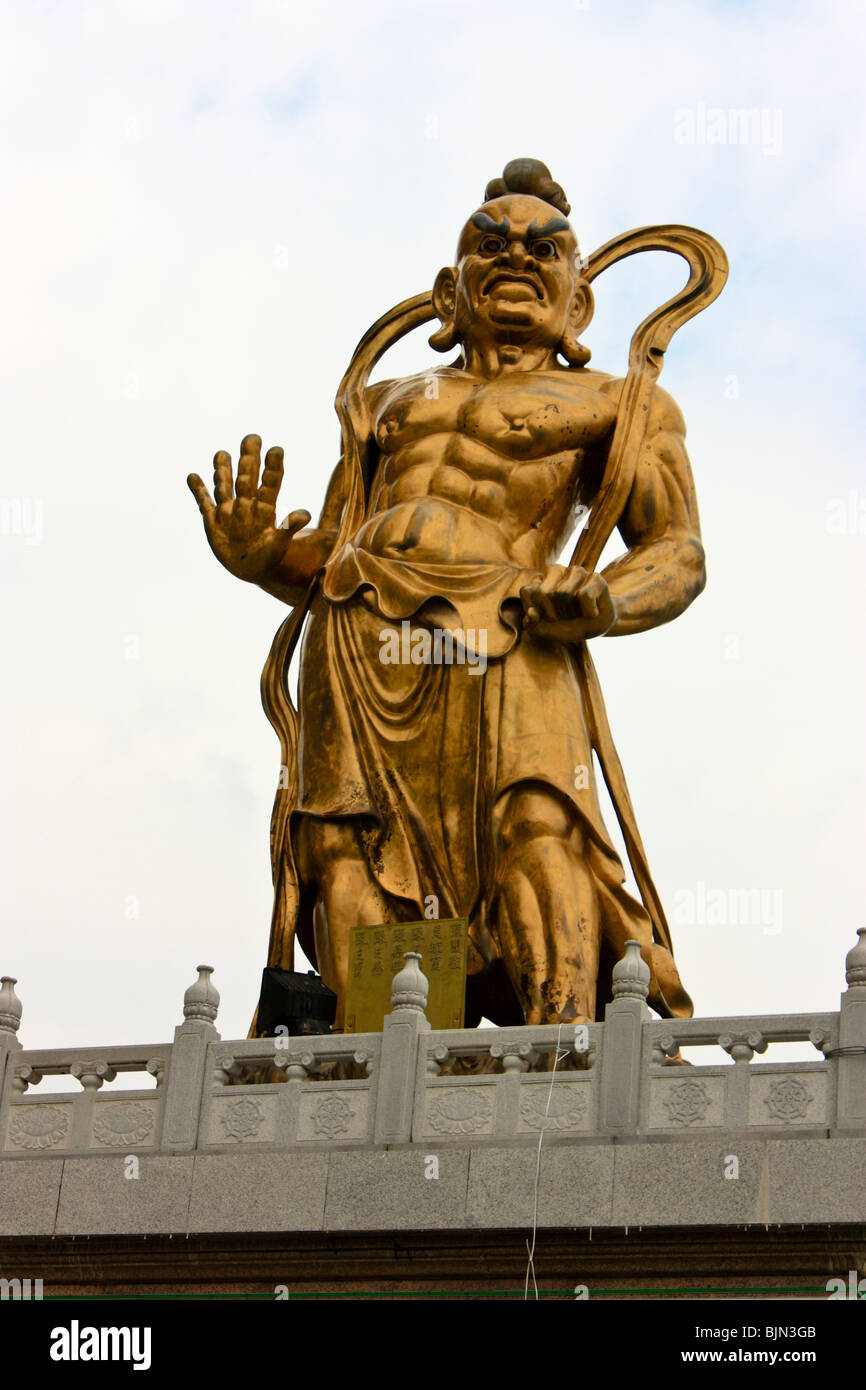 Kuan Yin Staue di bronzo nel Tempio di Kek Lok Si, Penang, Malaysia Foto Stock