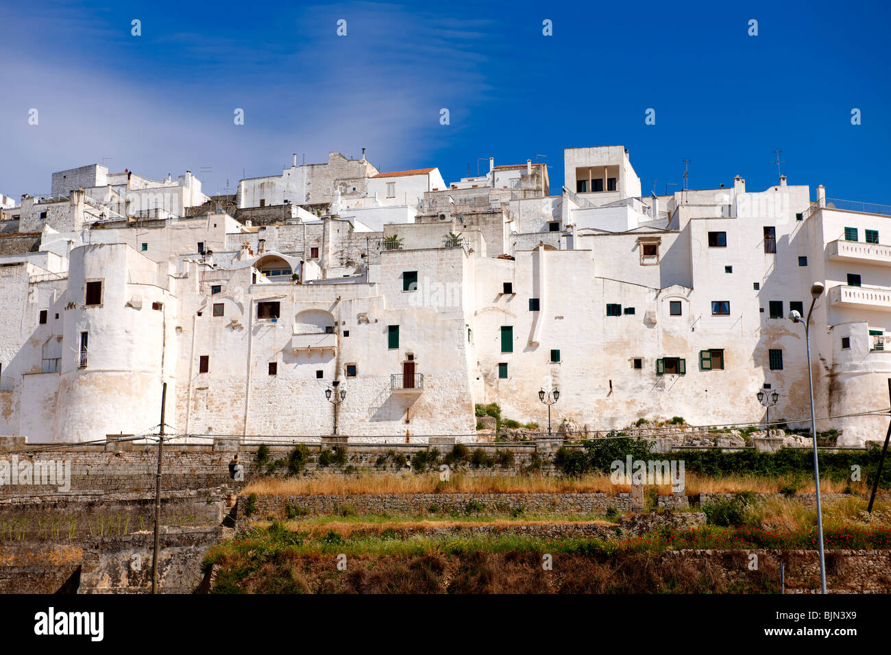 La città bianca di Ostuni, Puglia, Italia meridionale. Foto Stock