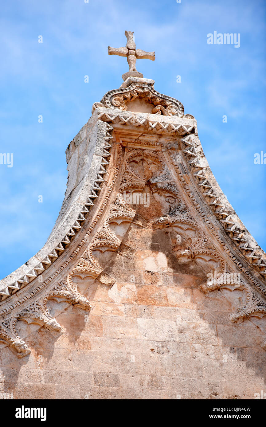 Il XV secolo rosone della cattedrale di Ostuni, Puglia, Italia meridionale. Foto Stock