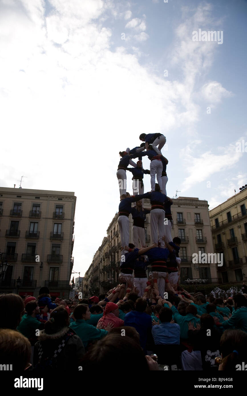 Castellers su Plaça de Sant Jaume , Barcelona Foto Stock