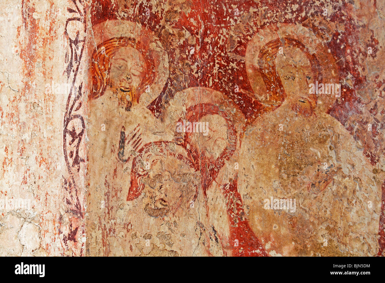 Muro medievale dipinti raffiguranti santi o apostoli, Chiesa di Tutti i Santi, Crostwight, Norfolk Foto Stock