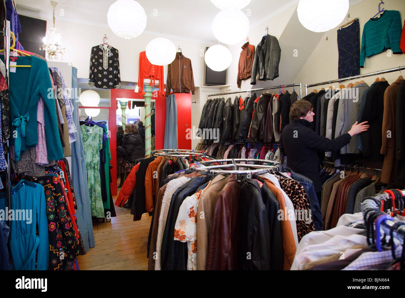 Nastri e Taylor Vintage negozio di abbigliamento a Stoke Newington, Londra Foto Stock