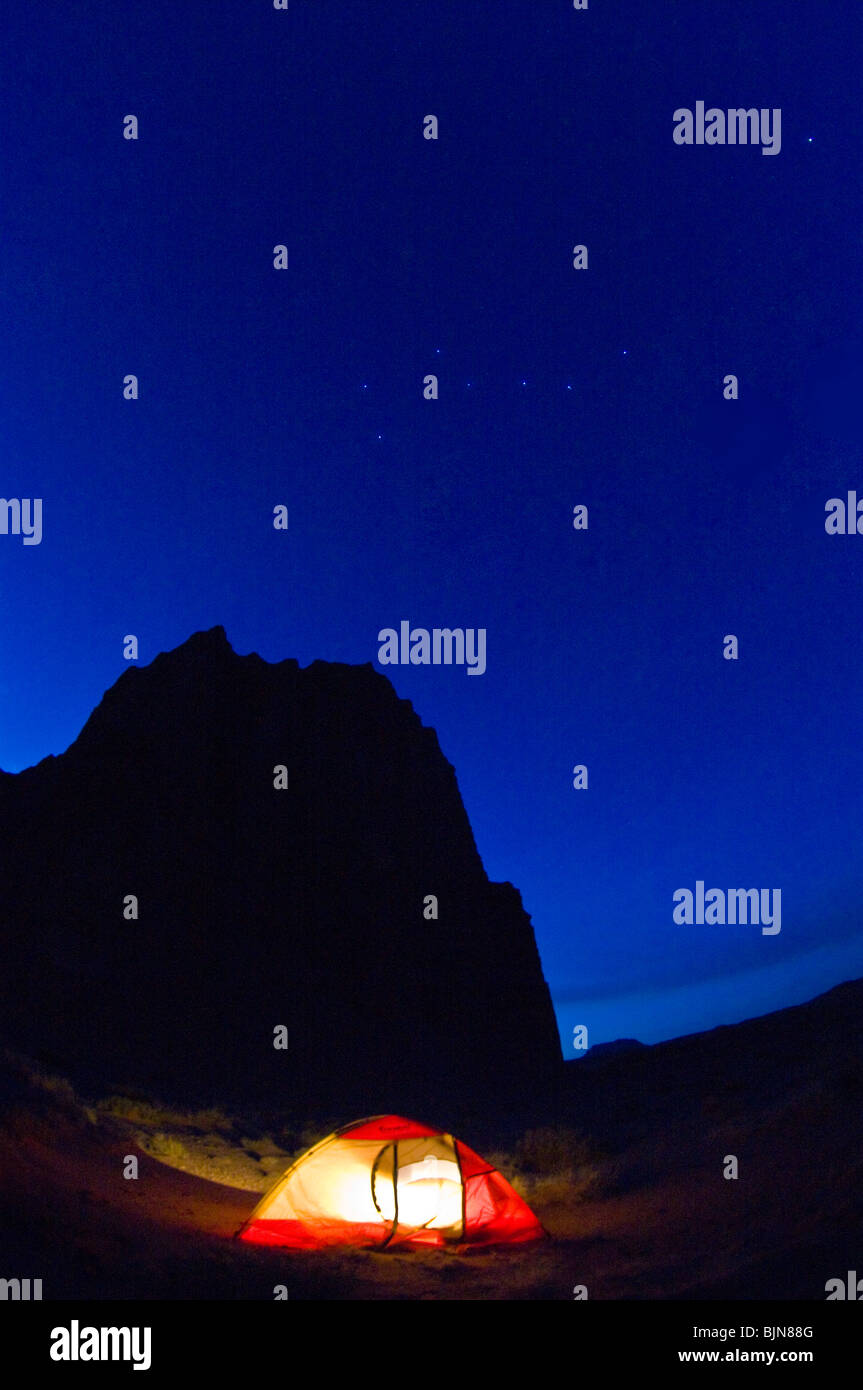 Big Dipper oltre il tempio del sole nella valle della Cattedrale Capitol Reef National Park nello Utah Foto Stock