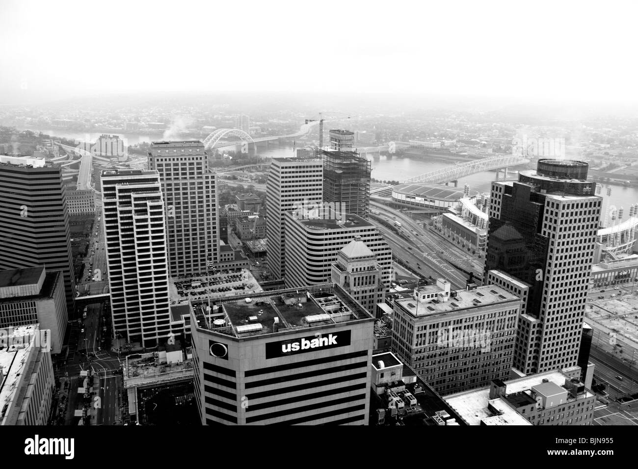 Centro cittadino di Cincinnati come vista dalla torre principale in città. Ohio, Stati Uniti d'America Foto Stock