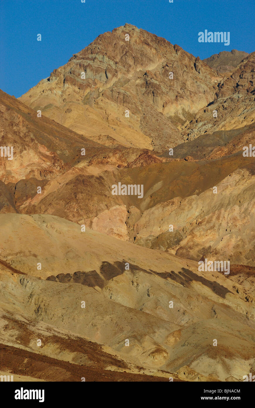 Vista panoramica di artista di auto nella Valle della Morte, lo stato della California Foto Stock