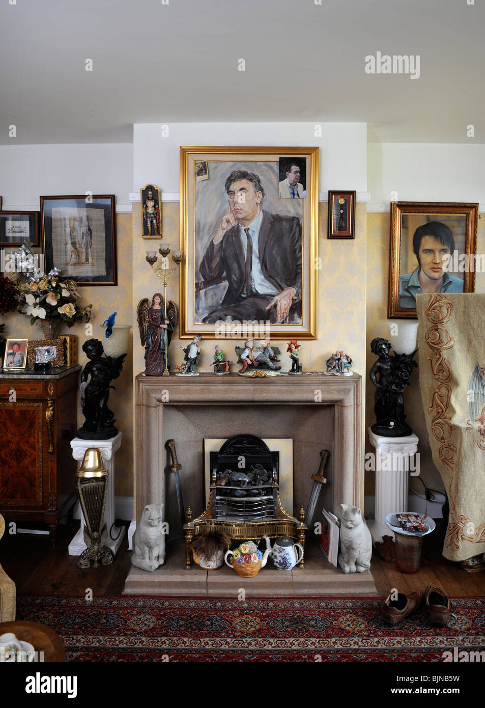 Un ritratto del comico Frankie Howerd a vacillare Down House nel villaggio di croce, Somerset il suo ex home Foto Stock