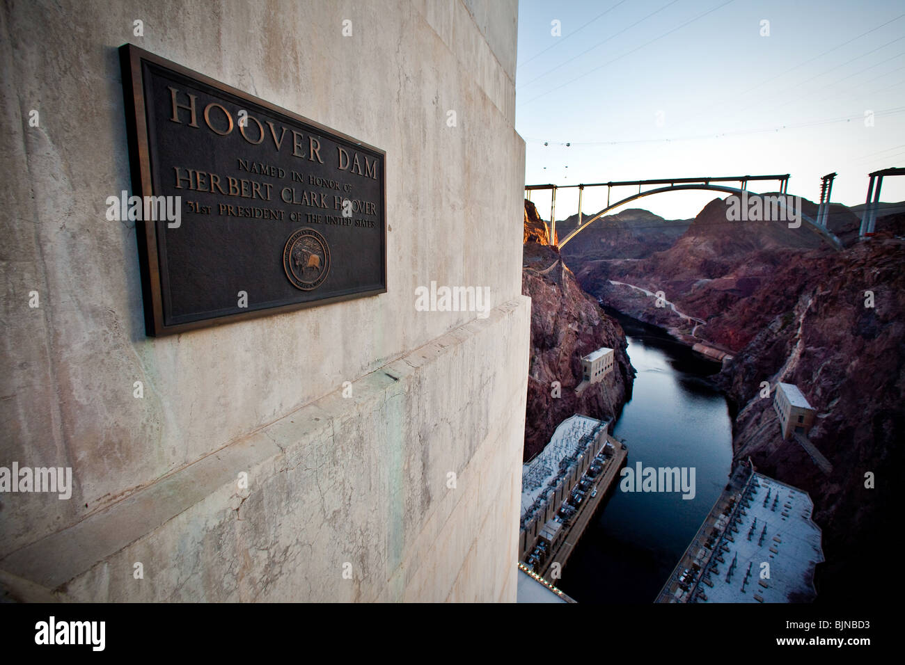 La diga di Hoover, una volta noto come Diga di Boulder, è un calcestruzzo arch-diga di gravità nel Black Canyon del Fiume Colorado Foto Stock