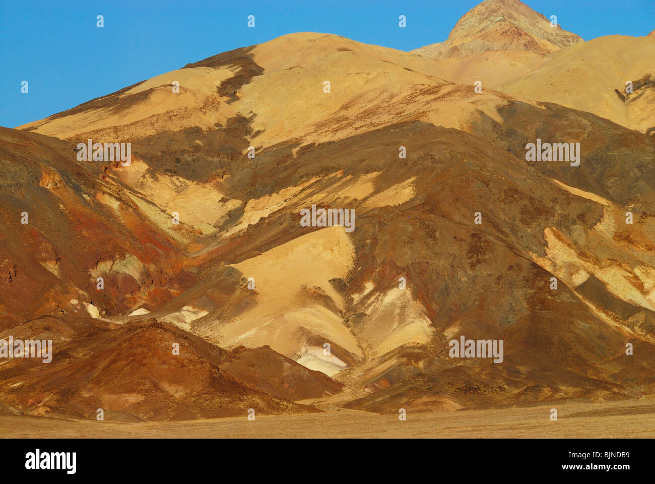 Vista panoramica di artista di auto nella Valle della Morte, lo stato della California Foto Stock