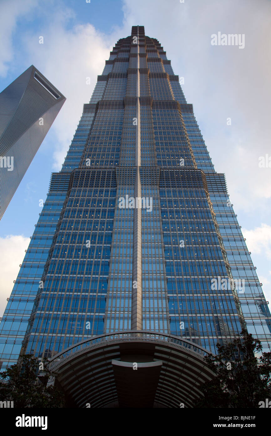 Torre di Jin Mao sulla destra e il World Financial Center di Shanghai sulla sinistra, Pudong, Shanghai, Cina Foto Stock