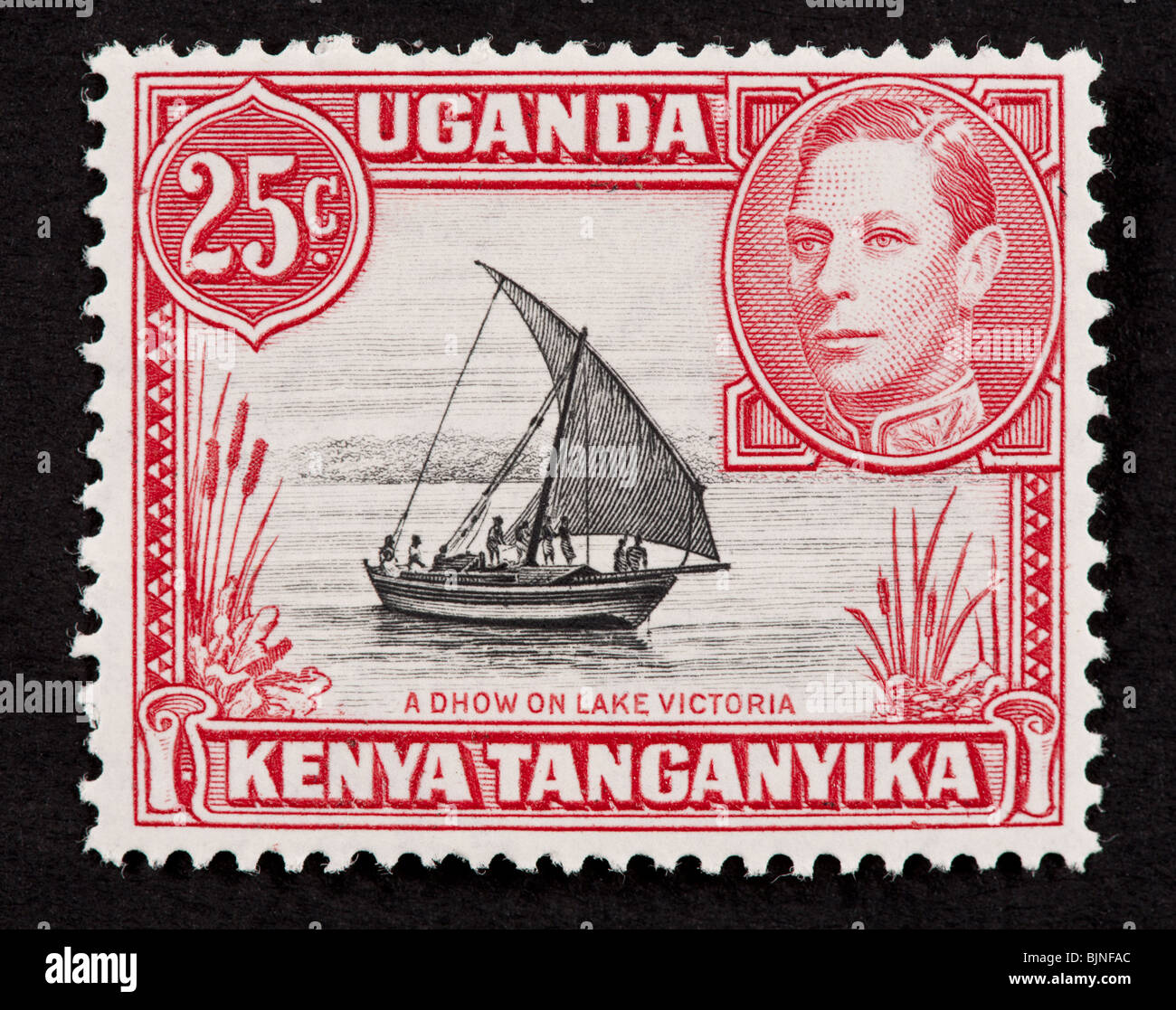 Francobollo dal Kenya, Uganda e Tanganika (più tardi in Tanzania)  raffigurante un dhow sul lago Victoria Foto stock - Alamy