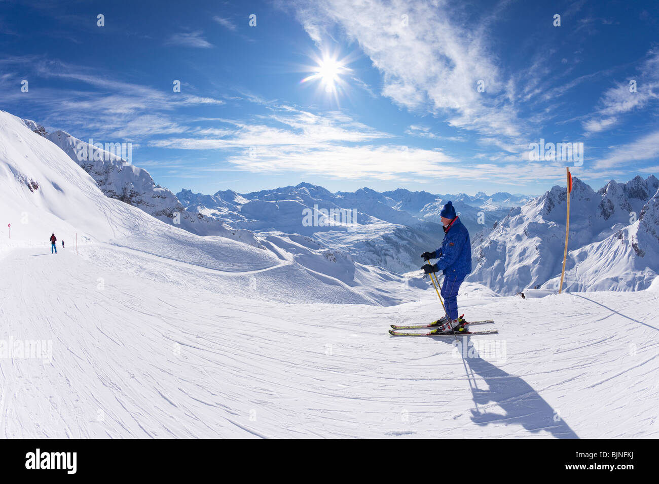 Balmen pista rossa da Trittkopf Zurs St San Anton am Arlberg in inverno la neve Alpi austriache Austria Europa Foto Stock