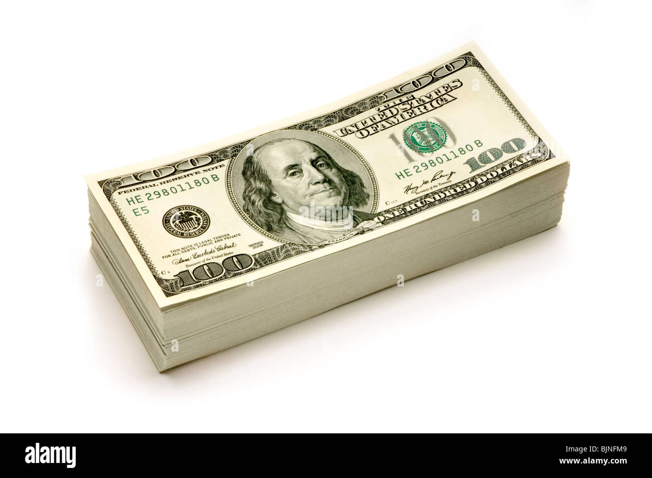 Pila di soldi americani su sfondo bianco Foto Stock