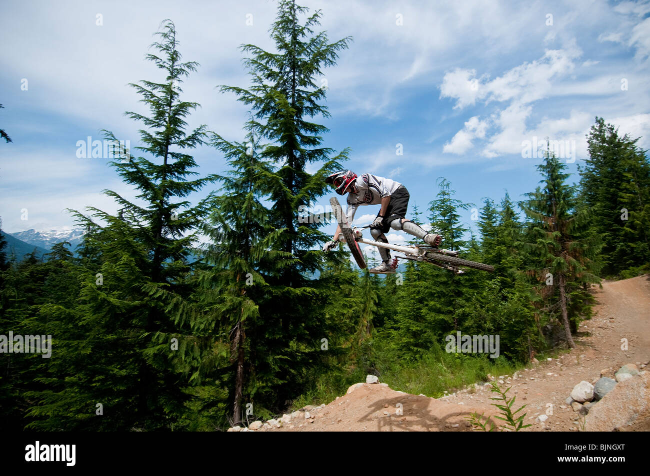 In discesa in mountain bike Foto Stock