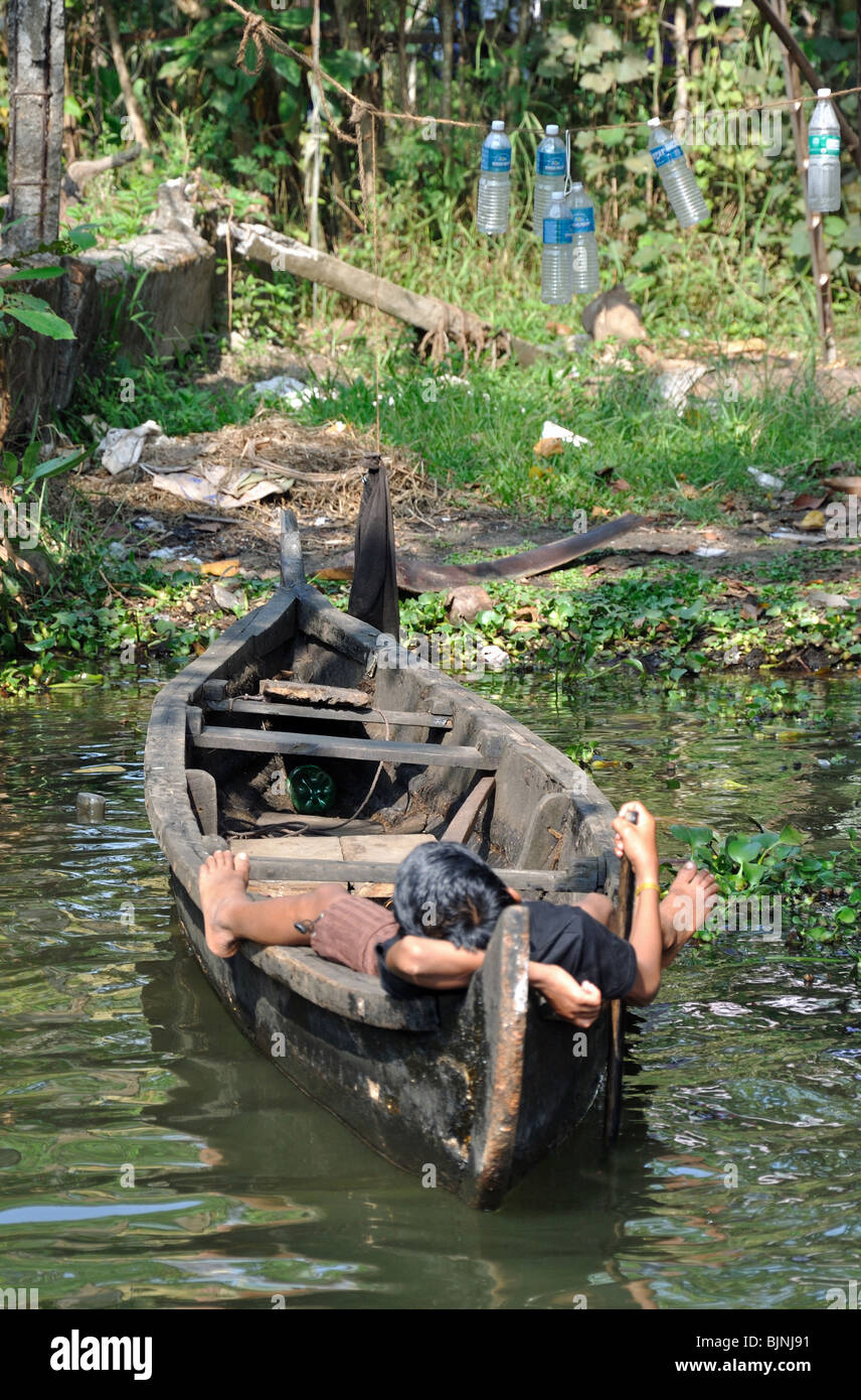 La pace e la bellezza del Kerala Backwaters in India Foto Stock