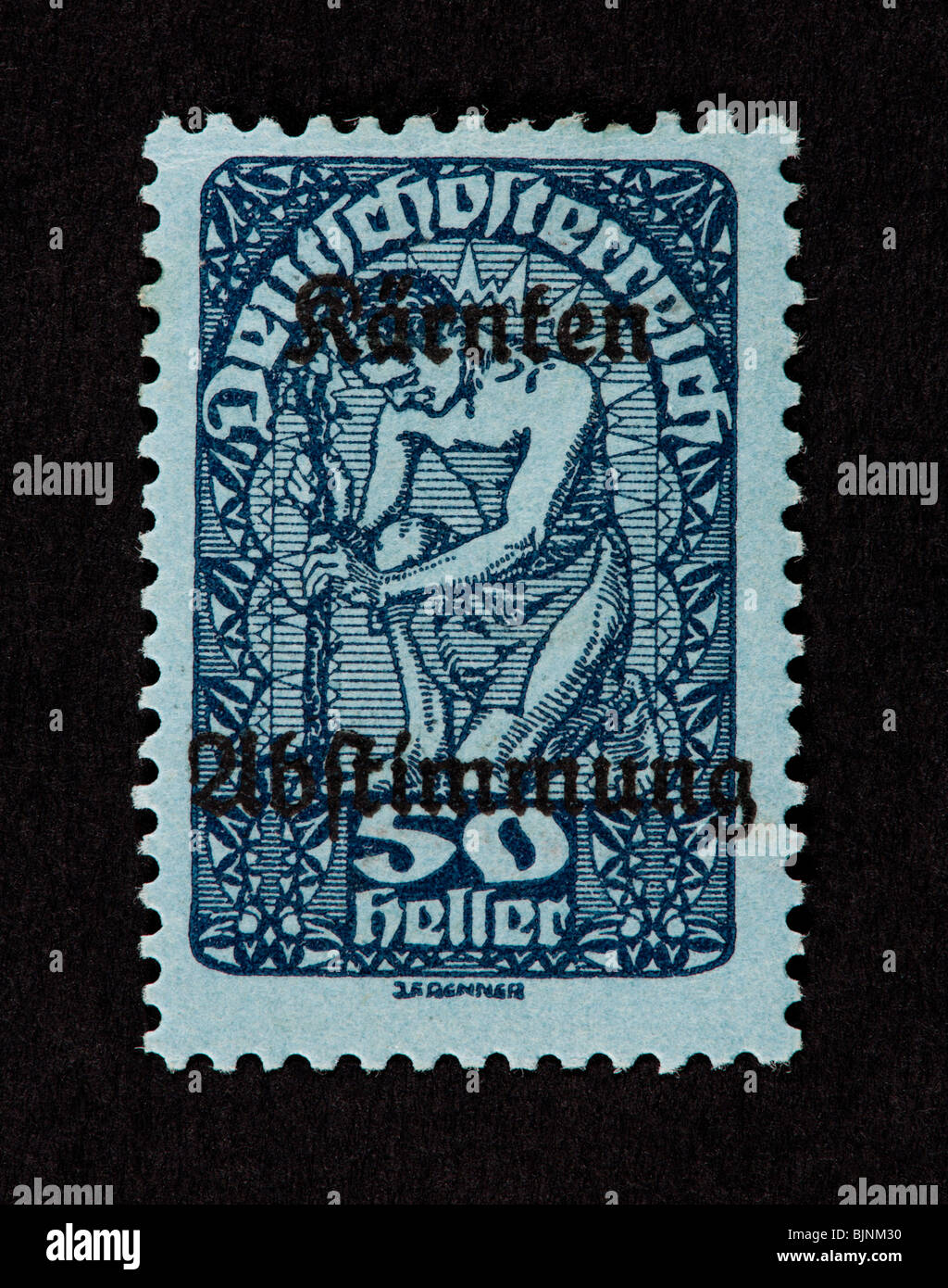 Francobollo da Austria raffigurante una allegoria della nuova repubblica, sovrastampata per uso come una spedizione a causa del timbro. Foto Stock