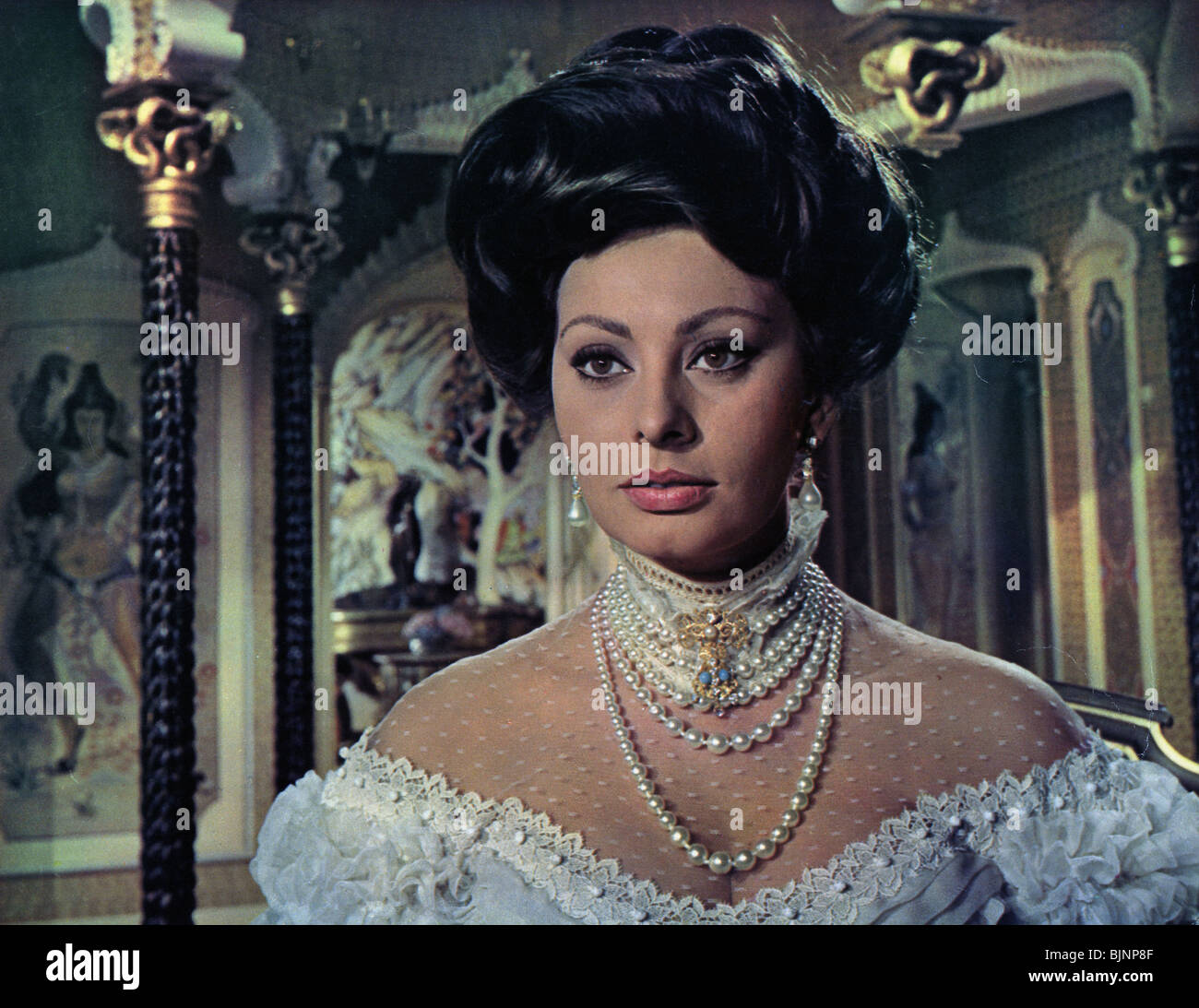 LADY L (1965) La SOPHIA LOREN Peter Ustinov (DIR) 005 Foto Stock