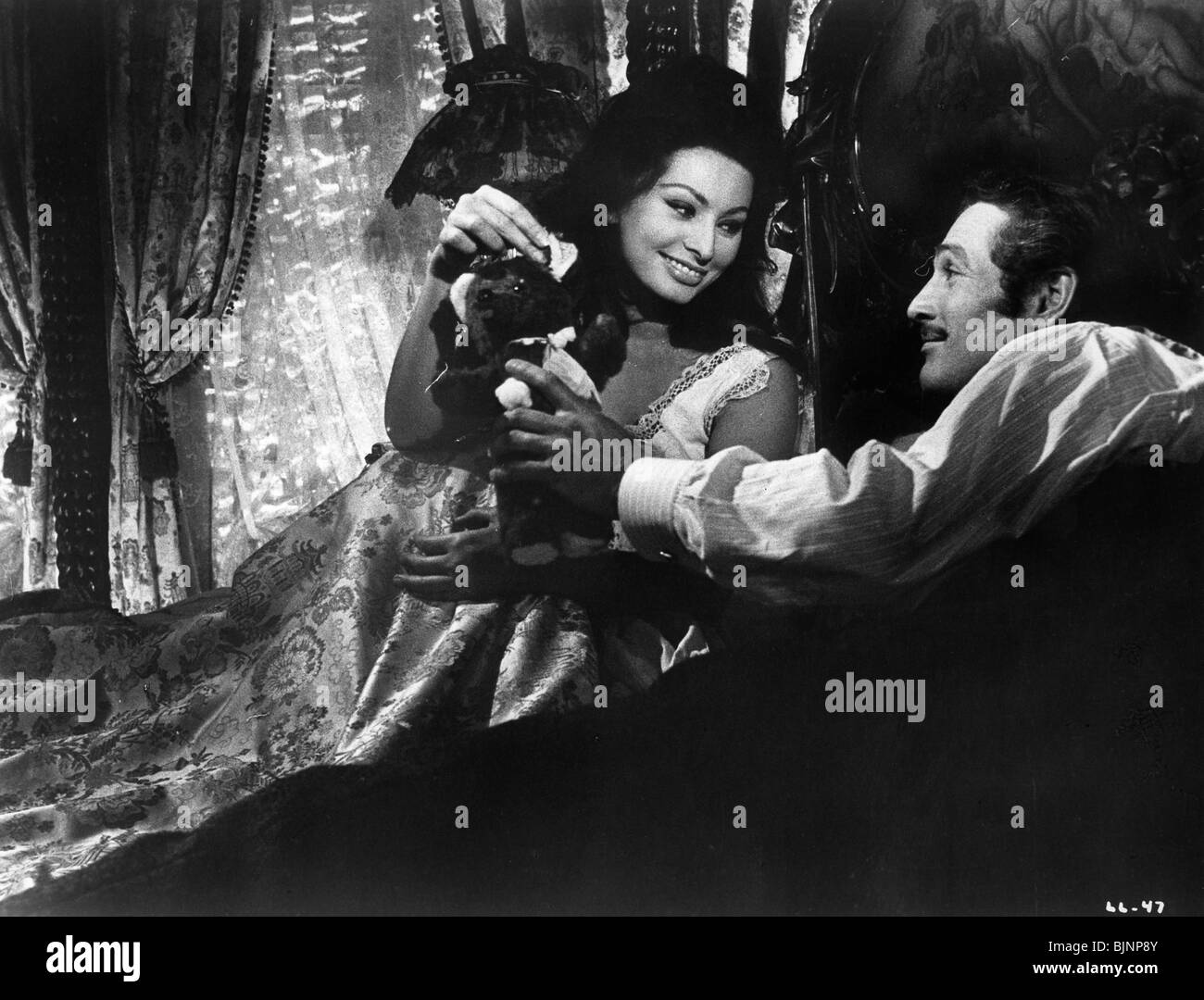 LADY L (1965) La Sophia Loren, Paul Newman Peter Ustinov (DIR) 010 Foto Stock