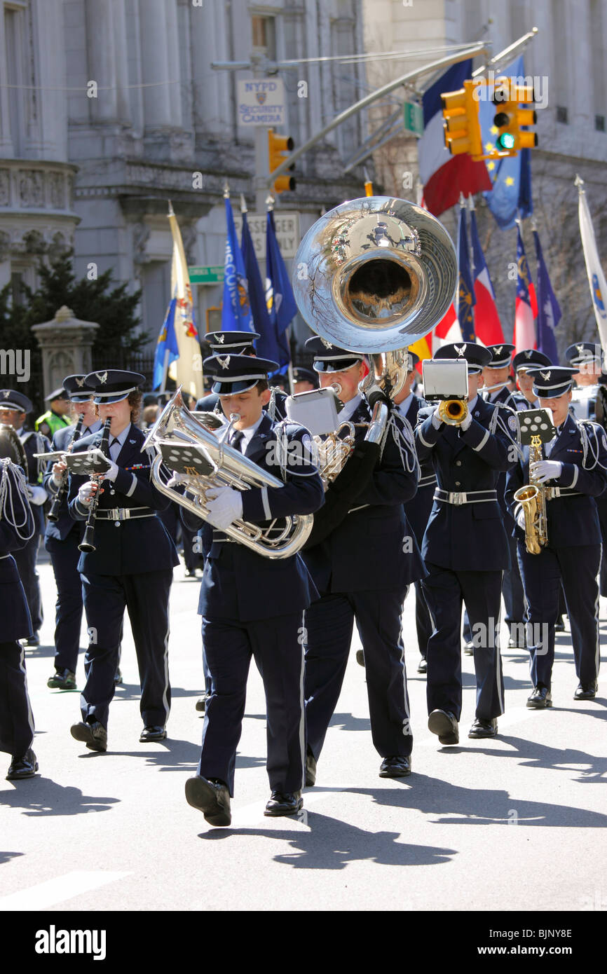 Marching Band, il giorno di San Patrizio parade, la Fifth Avenue, New York City Foto Stock