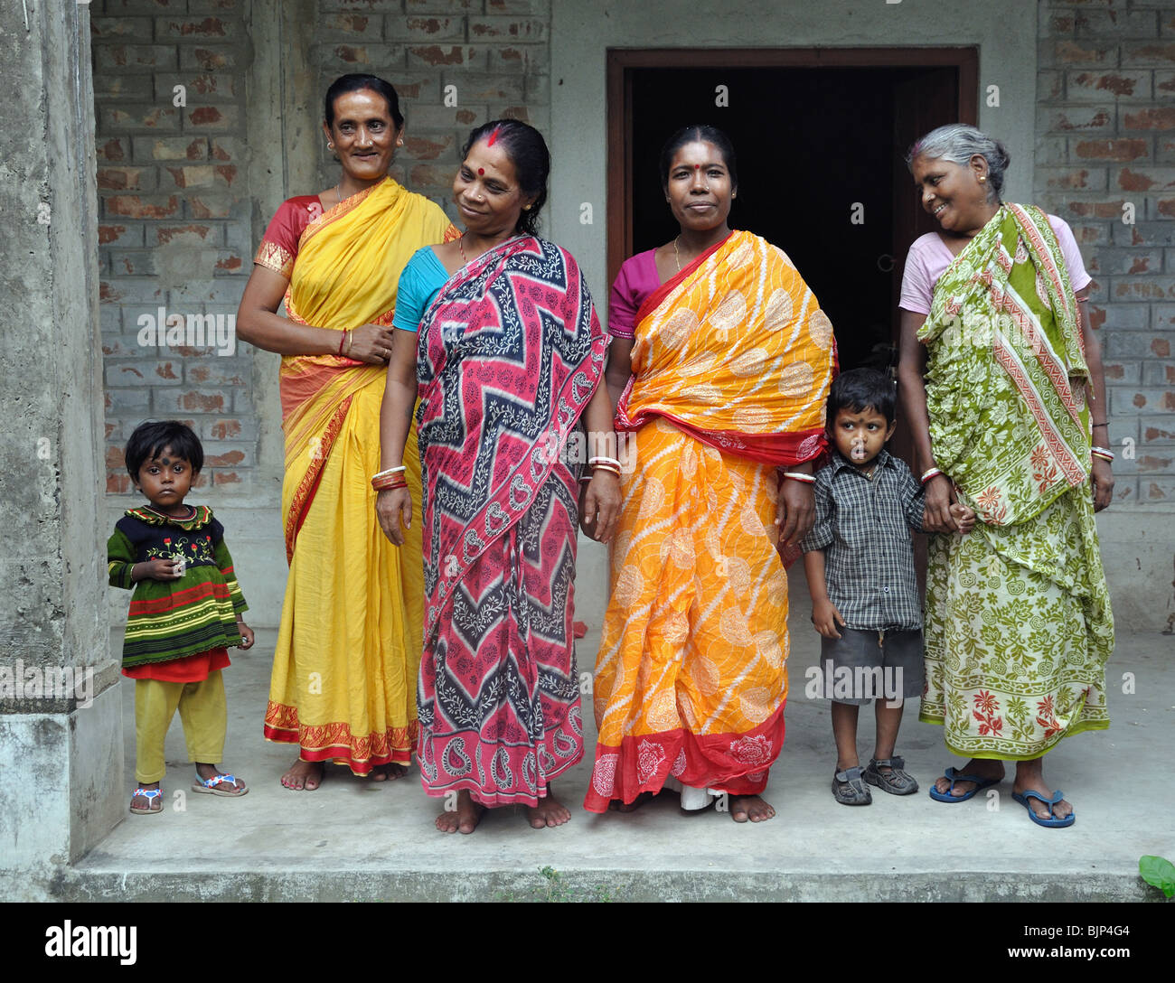 Donne cuoce nel villaggio di Rajarhat, West Bengal, India Foto Stock