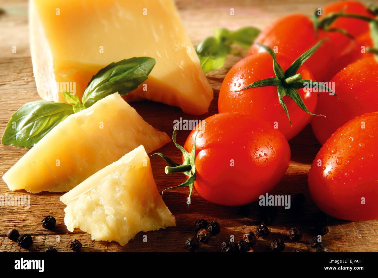 Il formaggio Cheddar e pomodori freschi alimenti le foto. Foto Stock