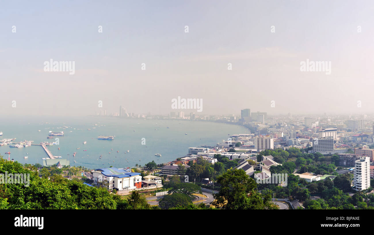 La città di Pattaya panorama dal punto di osservazione sulla collina. Della Thailandia Foto Stock