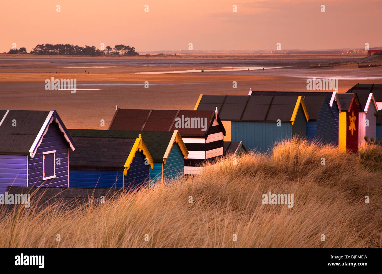 Cabine sulla spiaggia, a Wells accanto al mare, Norfolk, Inghilterra Foto Stock