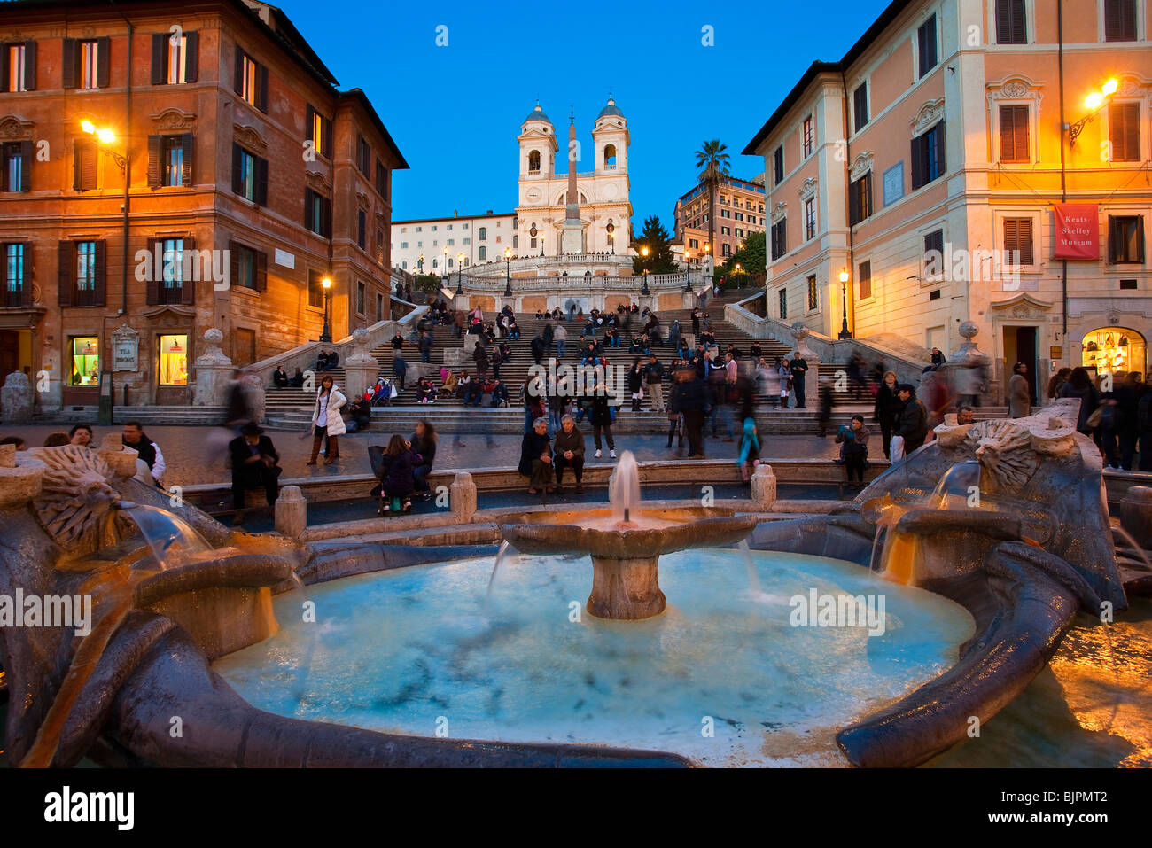 Piazza di Spagna e la chiesa di Trinità dei Monti, Roma Foto Stock