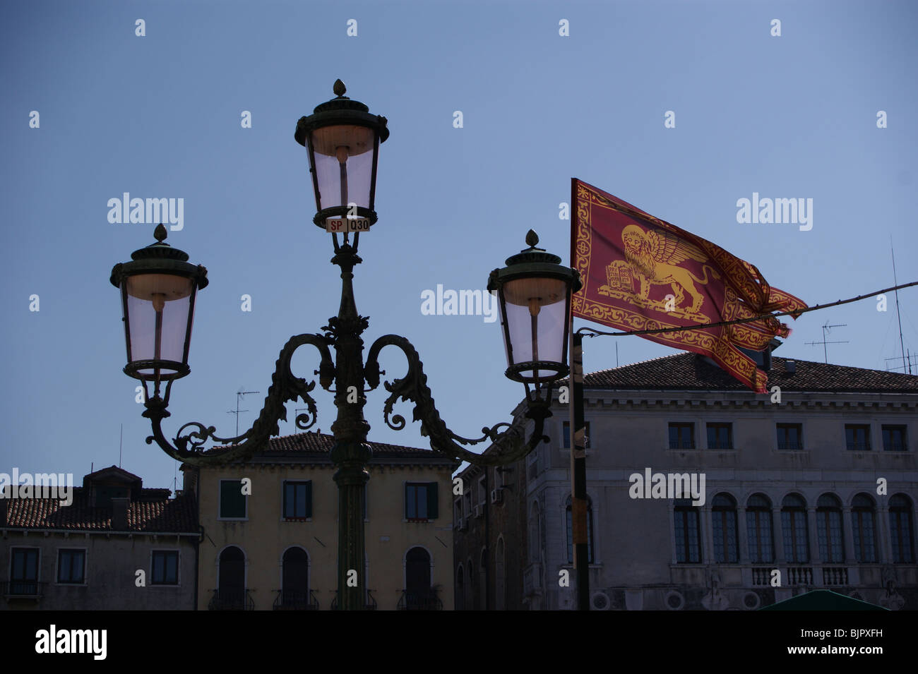 Venezia-flags e lampada standard Foto Stock