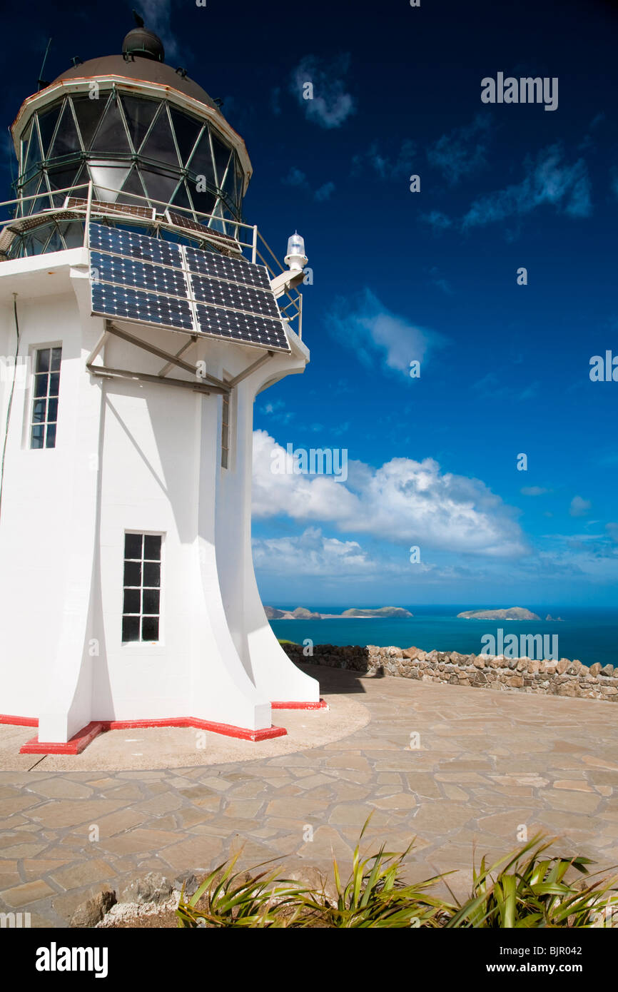 Faro al di sopra del mare, Cape Reinga, Nuova Zelanda Foto Stock