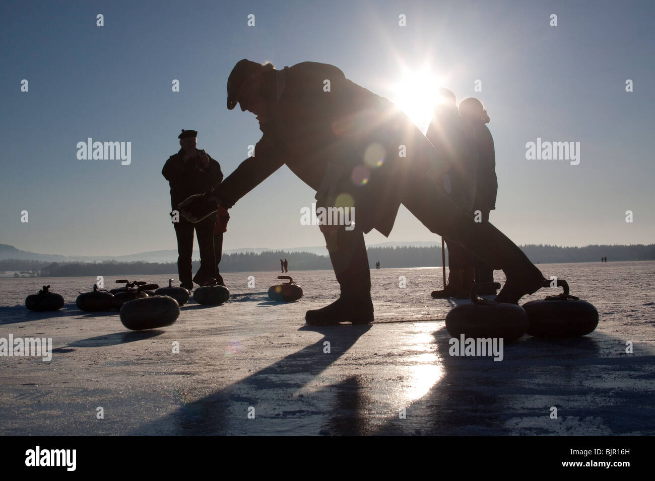 Il curling sul lago ghiacciato di Menteith Scozia Scotland Foto Stock
