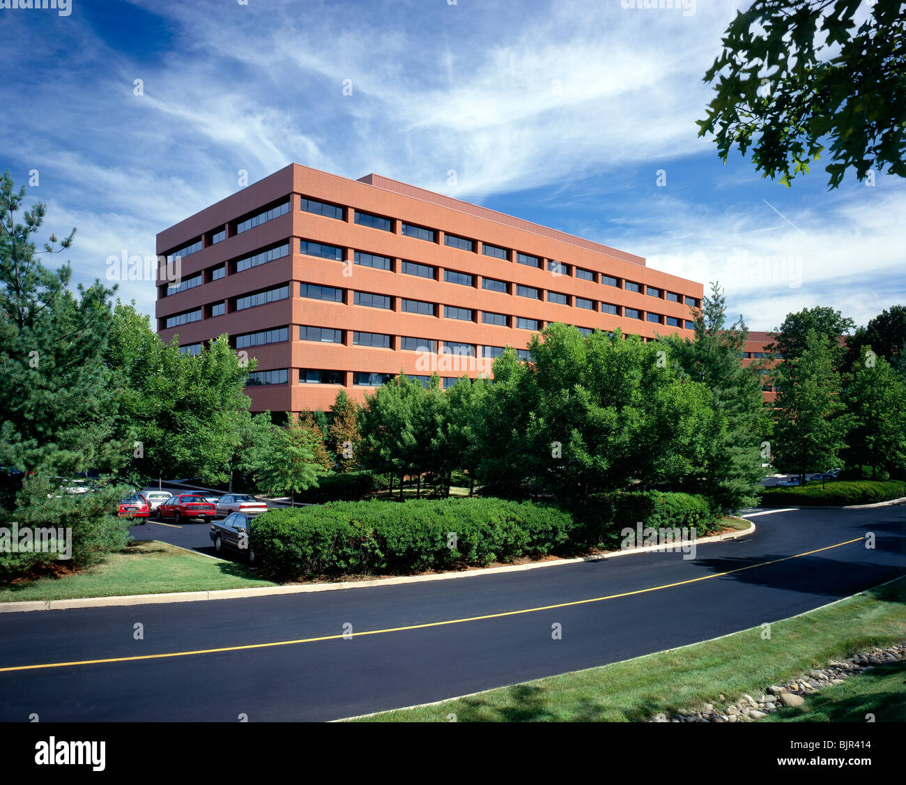 Aziendale moderno edificio di uffici nella periferia di Philadelphia ospita una varietà di piccole e medie imprese Foto Stock