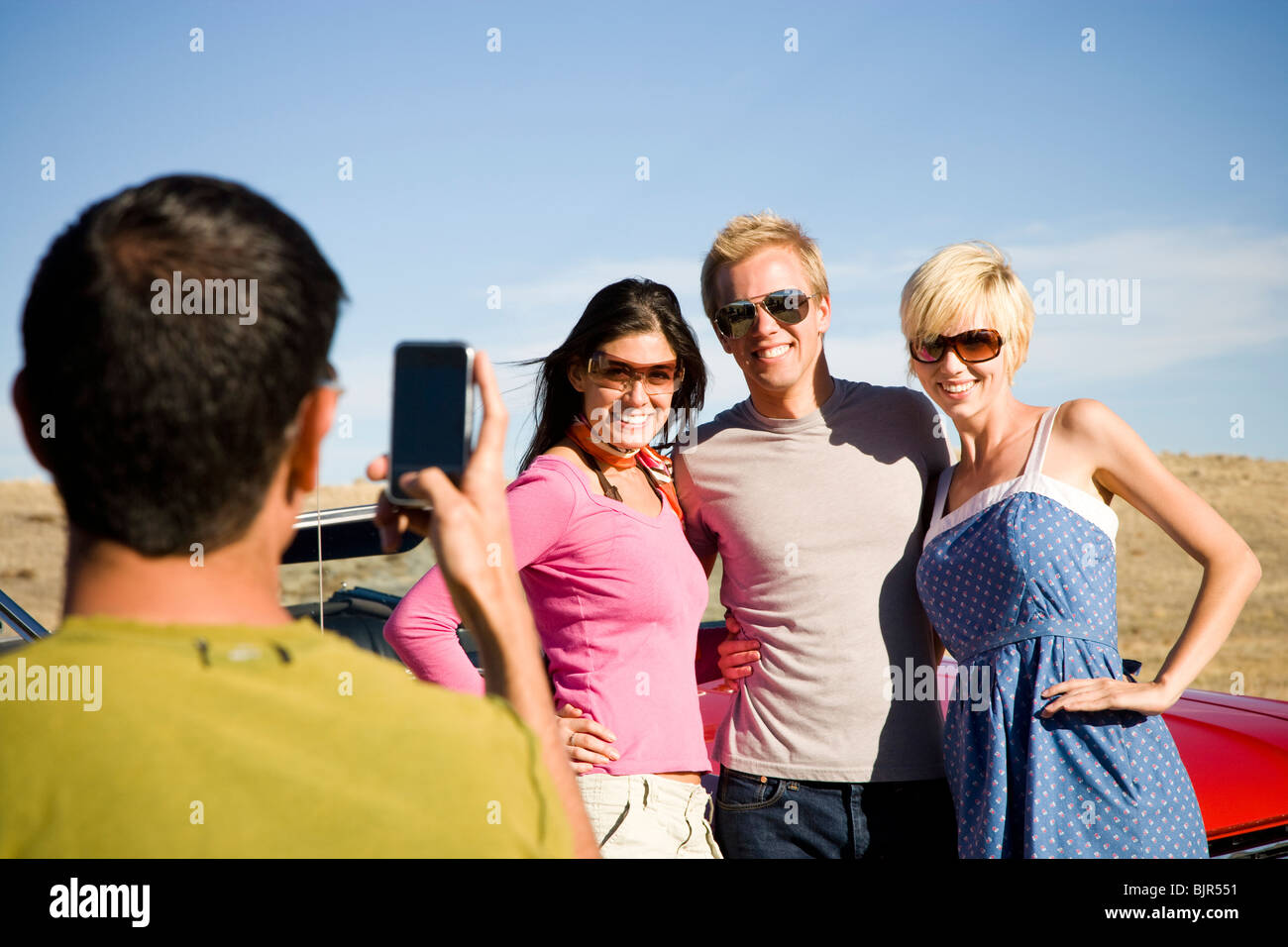 Prendendo foto a lato della strada Foto Stock