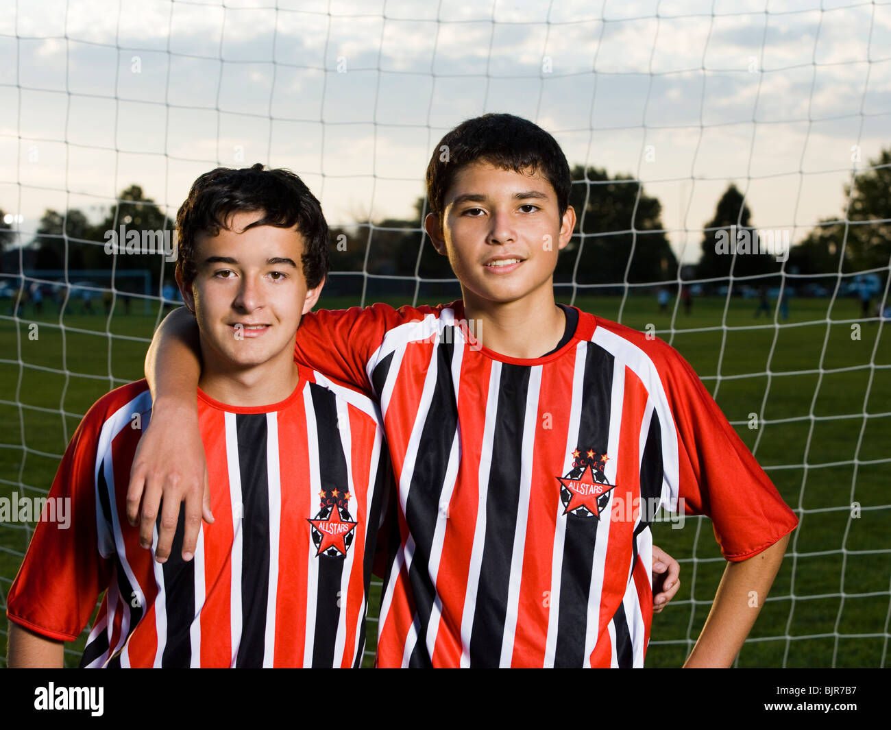 I giovani giocatori di calcio Foto Stock