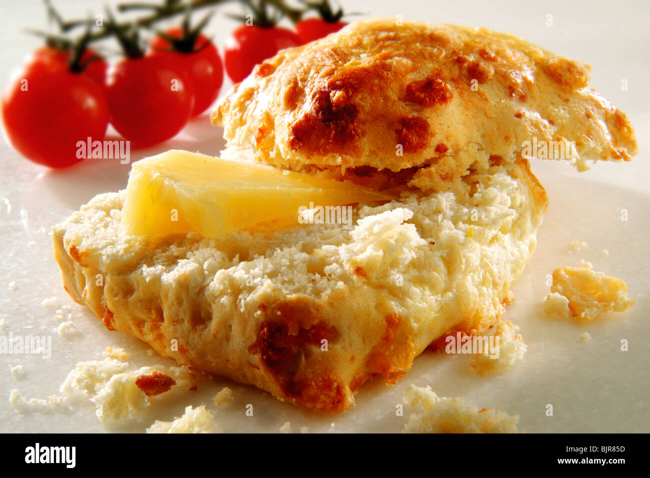 Tradizionale britannica formaggi saporiti scone Foto Stock