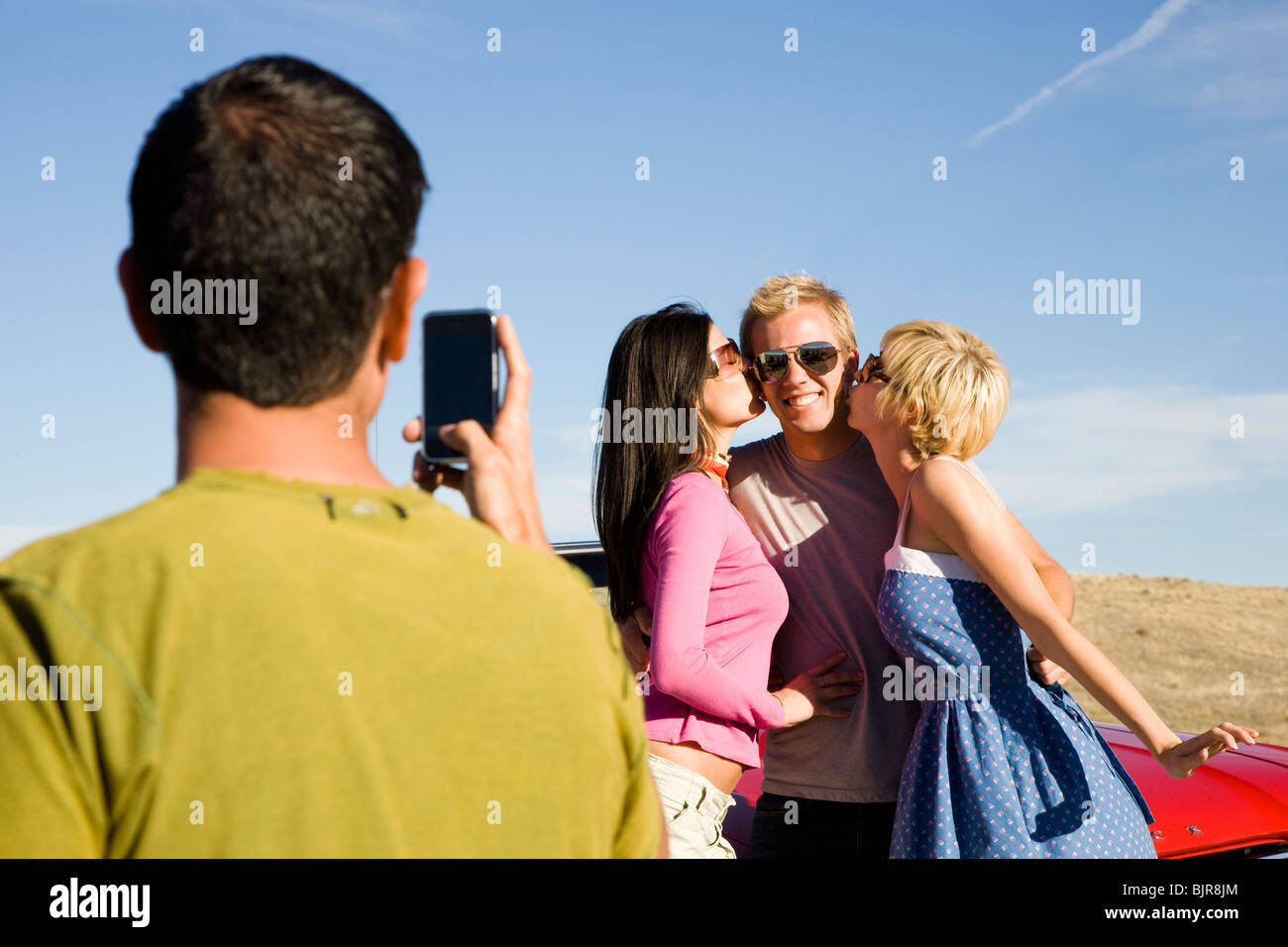 Prendendo foto a lato della strada Foto Stock