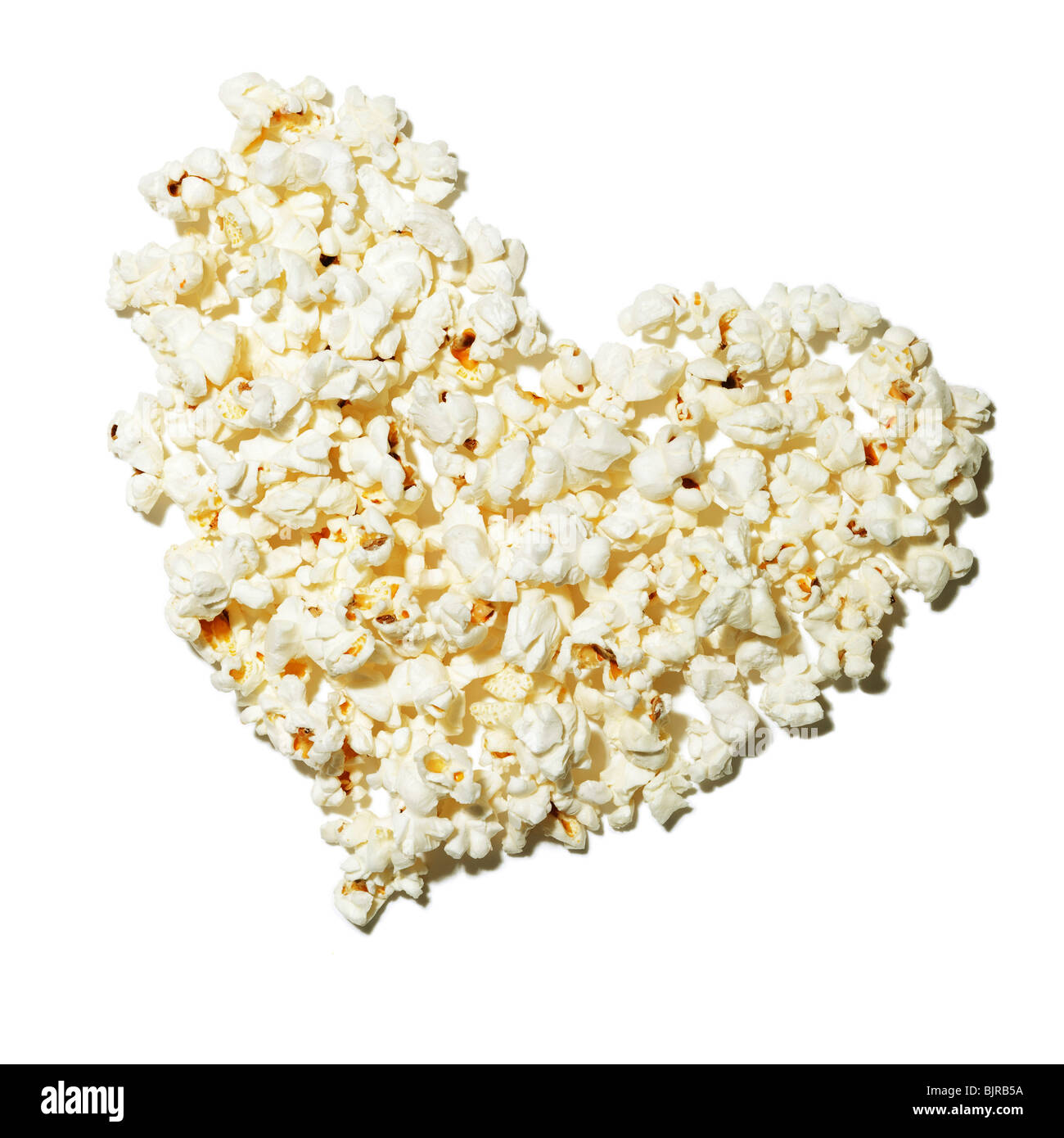 Il Popcorn formata in forma di cuore, vista da sopra, studio shot Foto Stock