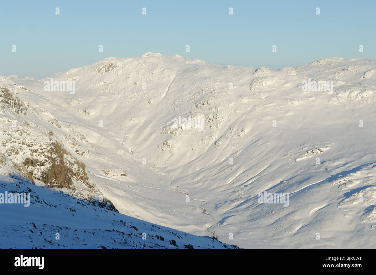 Esk Pike e il fiume Esk in inglese il Parco Nazionale del Distretto dei Laghi. Foto Stock