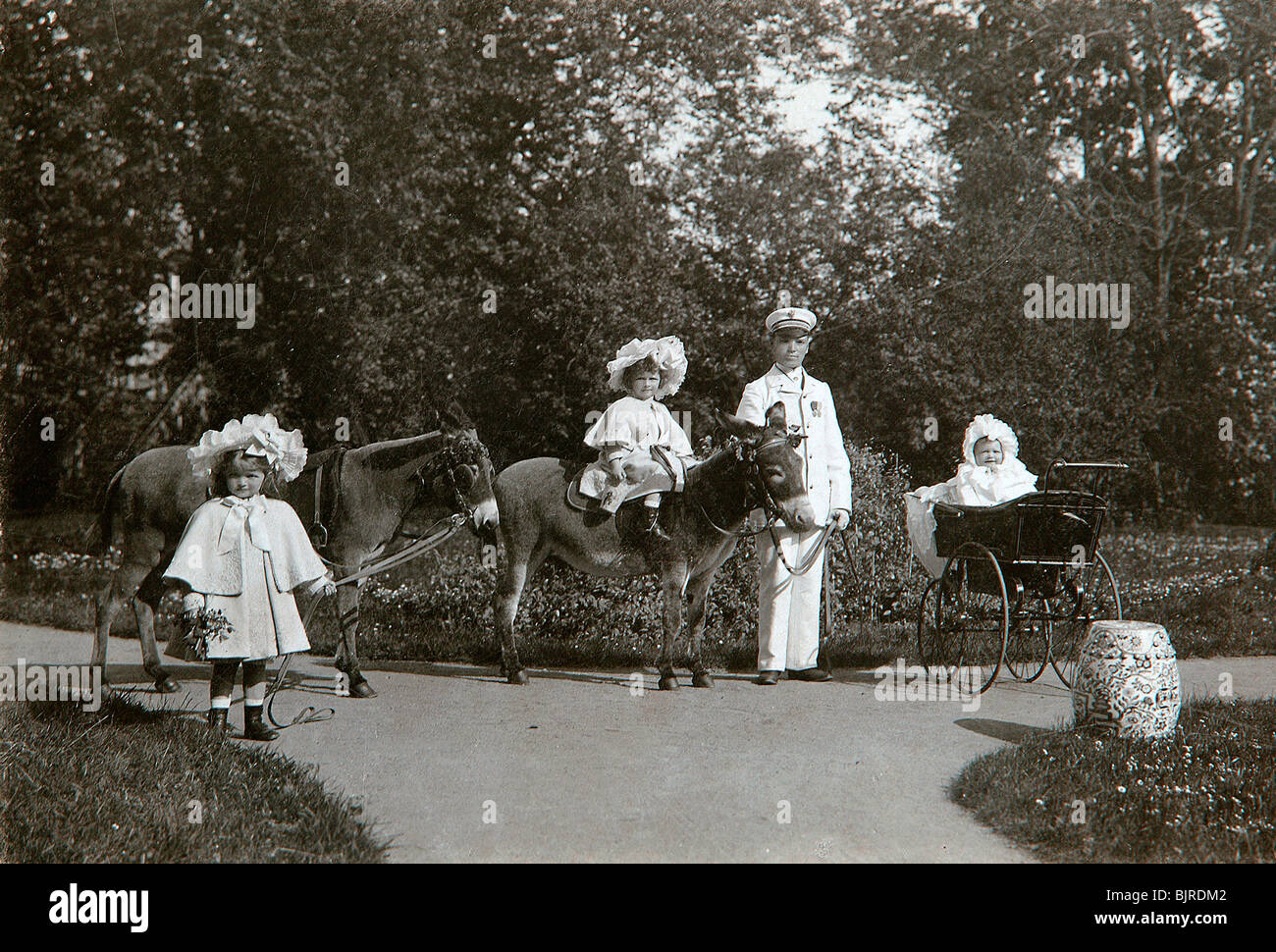 Grand Duchesse Olga, Tatiana, e Maria di Russia, Carskoe Selo, Russia, C1899-c1900. Artista: K von Hahn Foto Stock