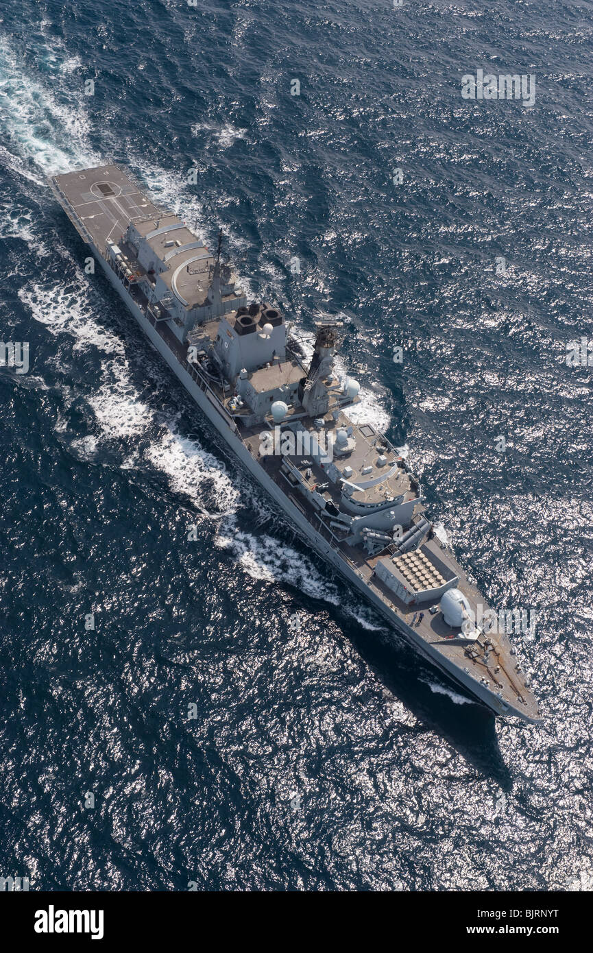 HMS Portland, Royal Navy tipo 23 frigate - aerial shot in mare Foto Stock
