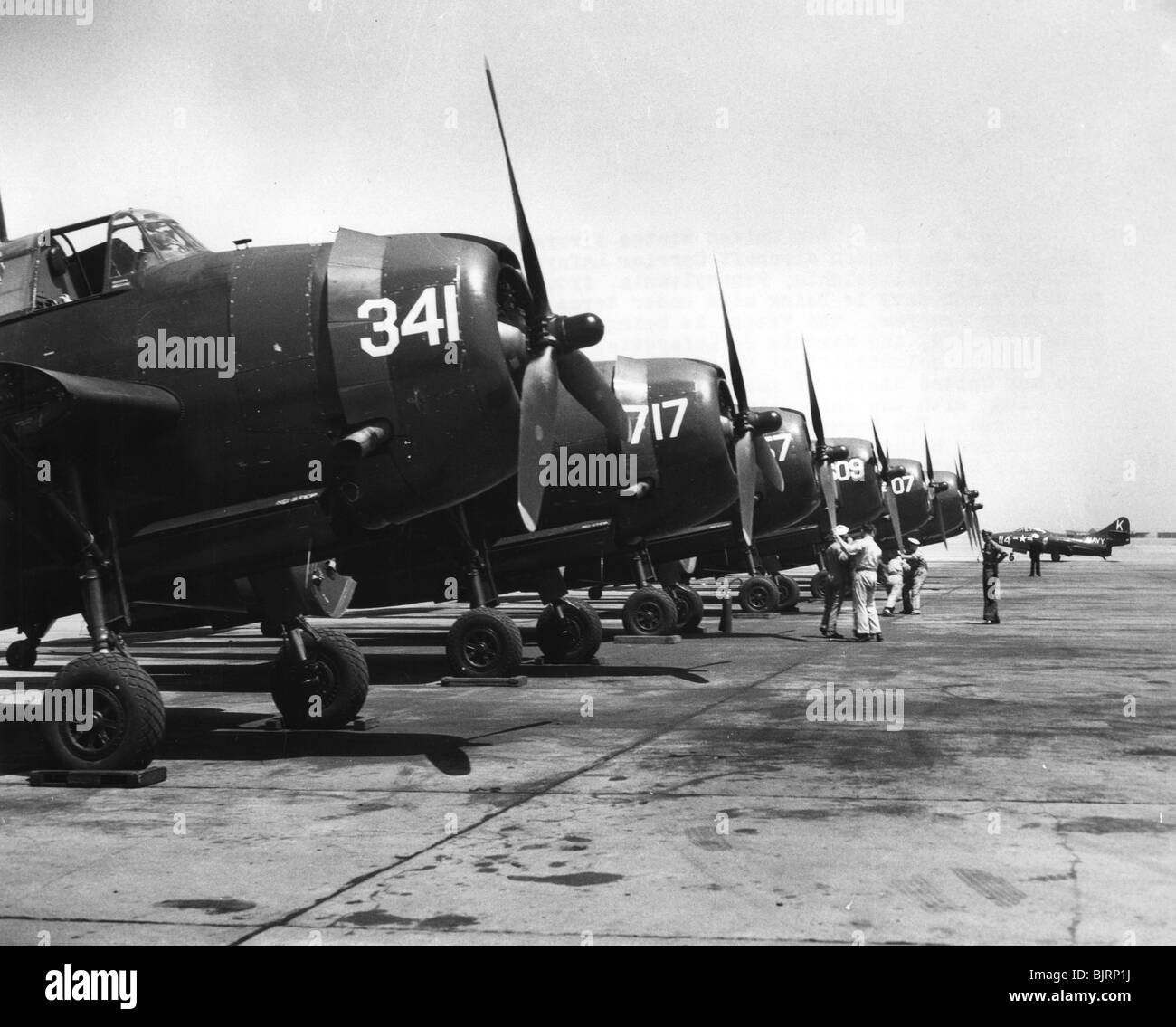 Carrier-borne piani di essere trasferiti al francese con il vettore " Langley", 1951. Artista: sconosciuto Foto Stock