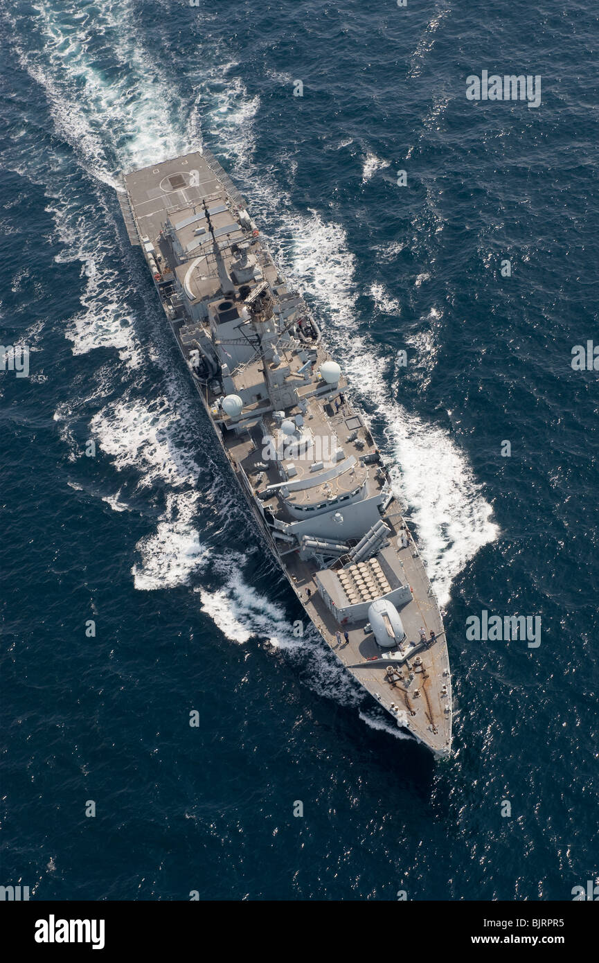 HMS Portland, Royal Navy tipo 23 frigate - aerial shot in mare Foto Stock