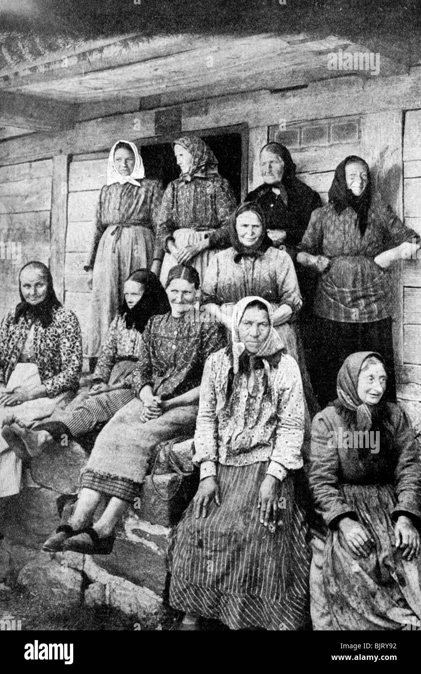 Land-le donne lavoratrici, Prussia orientale, 1922.Artista: Georg Haeckel Foto Stock