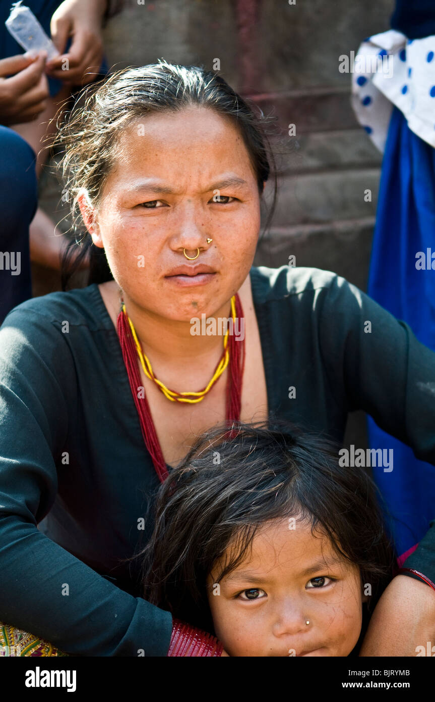 La madre e il bambino. Kathmandu, Nepal. Foto Stock