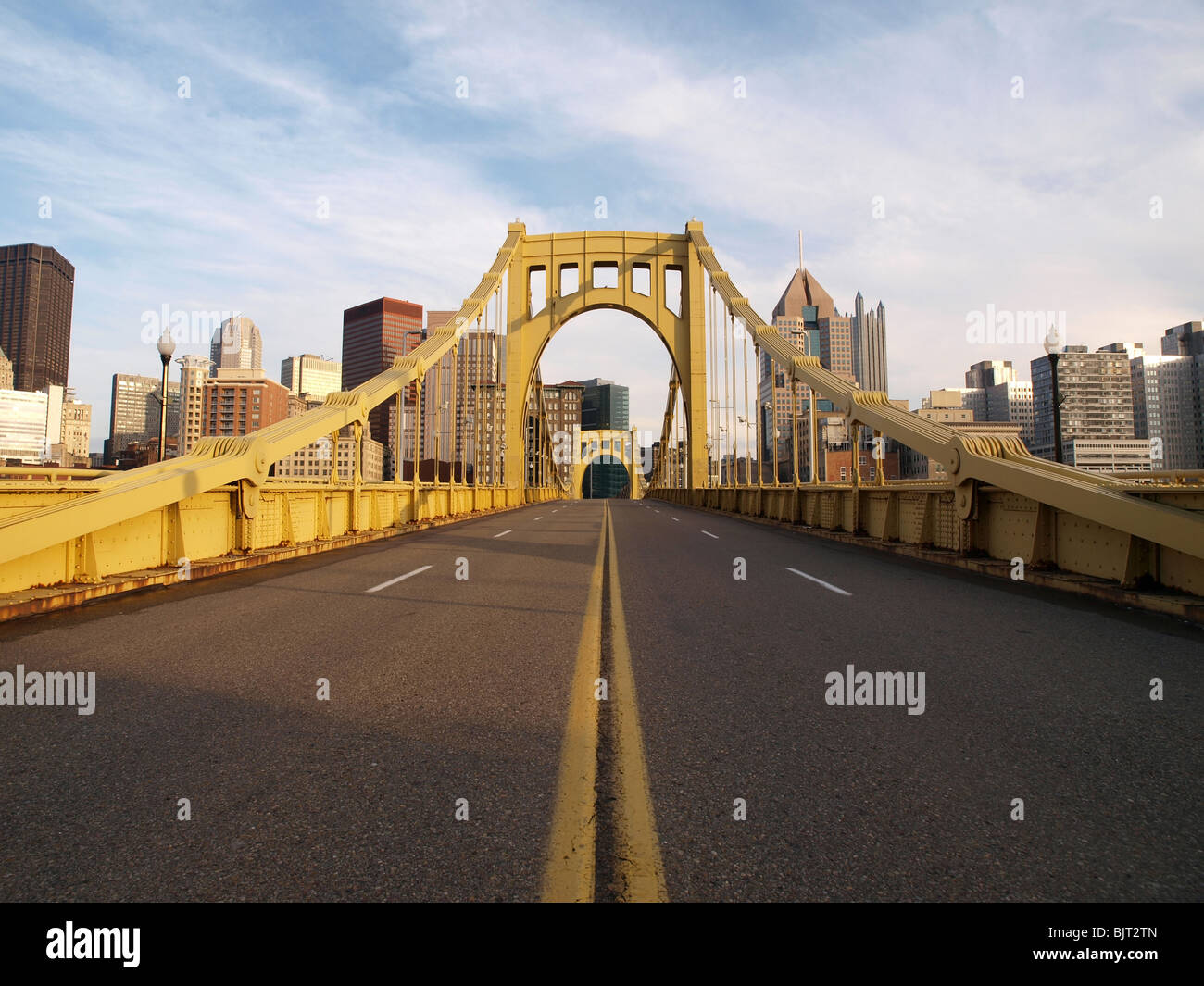 Grande ponte vuota nel centro di Pittsburgh Pennsylvania. Foto Stock