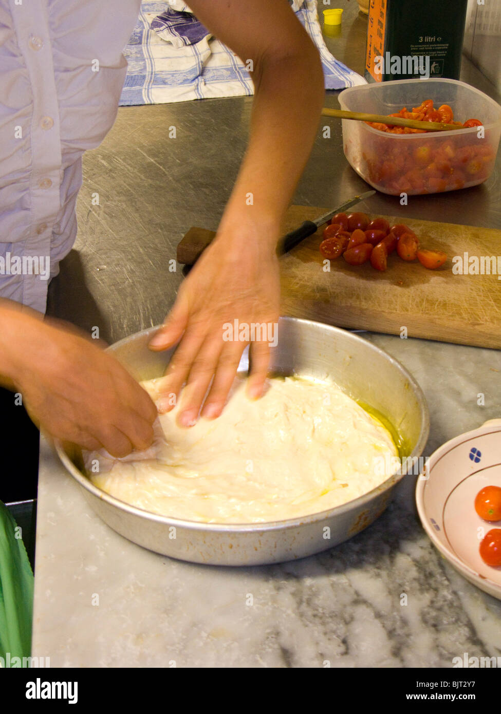 Rendendo foccacia pane Foto Stock